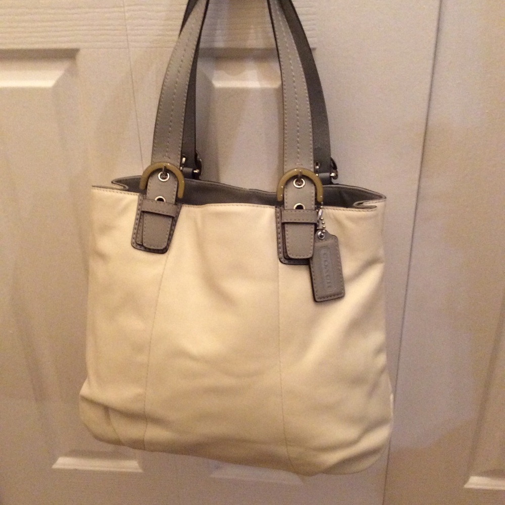 COACH HANDBAG